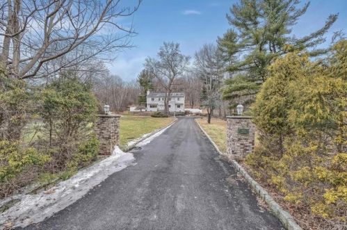 1433 Route 208, Washingtonville NY  10992-1909 exterior