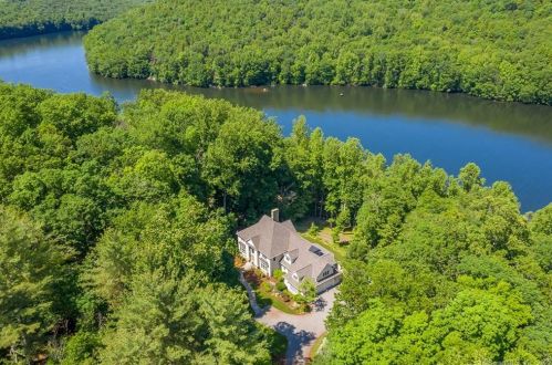 62 Riverford Rd, Brookfield Center, CT 06804-1323
