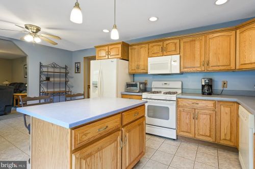 5 Pinyon Pine Cir, Wilmington, DE 19808-1008