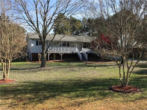 138 Dove Meadows Dr, High Point, NC 27263-3388