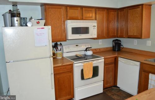 2866 Madeira Ct, Woodbridge VA  22192-1940 exterior