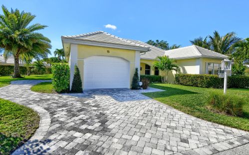 15 Acacia Dr, Boynton Beach, FL 33436-5595