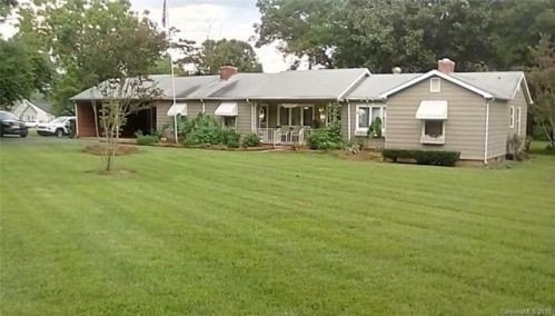 6232 Old Plank Rd, Charlotte, NC 28216-2532