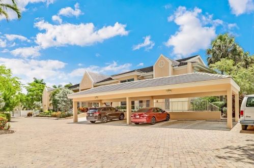 5633 Turtle Bay Dr, Naples FL  34108-2749 exterior