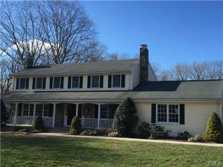 24 Fawn Cir, Bridgeport, CT 06611-3222