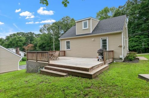 114 Derry Hill Rd, Uncasville, CT 06382-1904