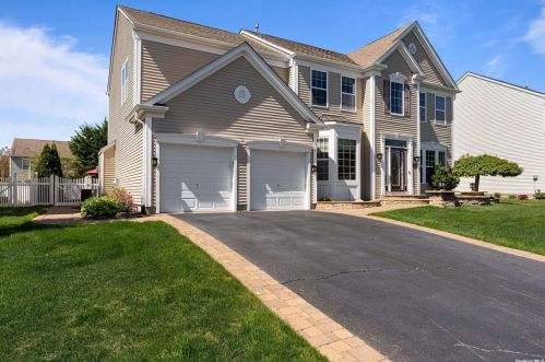 3 Avolet Ct, Mount Sinai, NY 11766-3402