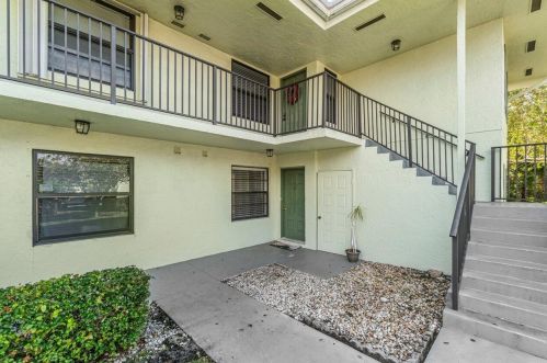 2201 Sabal Ridge Ct, West Palm Beach, FL 33418-8904
