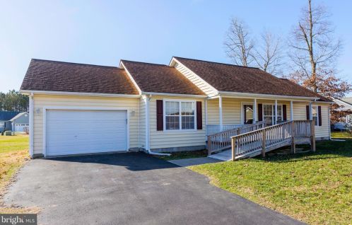 31000 Oak Leaf Dr, Lewes, DE 19958-5596