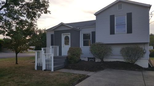 49 Oakdale Ave, Hermitage, PA 16148-1834
