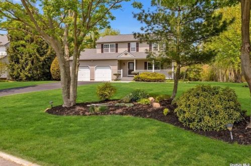 295 Mockingbird Ln, Southold, NY 11971-2901