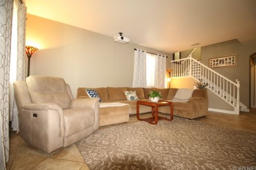 5823 Spice St, Lancaster CA  93536-2348 exterior