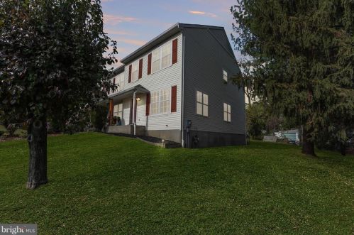 208 Buena Vista Dr, Kennett Sq PA  19348-4220 exterior