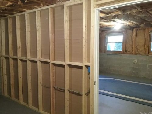 15 Maplewood Dr, Middletown NY  10940-6689 exterior