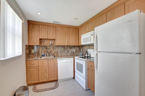 357 Brittany H, Delray Beach FL  33446-1124 exterior