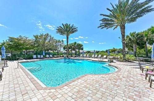 16157 Camden Lakes Cir, Naples FL  34110-2880 exterior