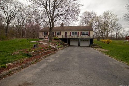 6 Pierson Rd, Camp Bell Hall, NY 10916-3118
