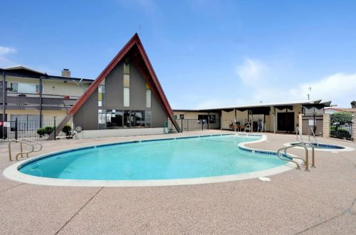 1515 Milpitas Blvd, Milpitas CA  95035-2700 exterior