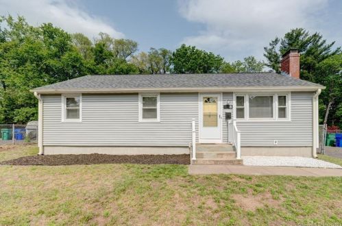 8 Spruce St, Bloomfield, CT 06002-2825