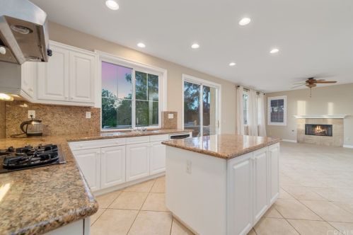 33260 Embassy Ave, Temecula CA  92592-1362 exterior