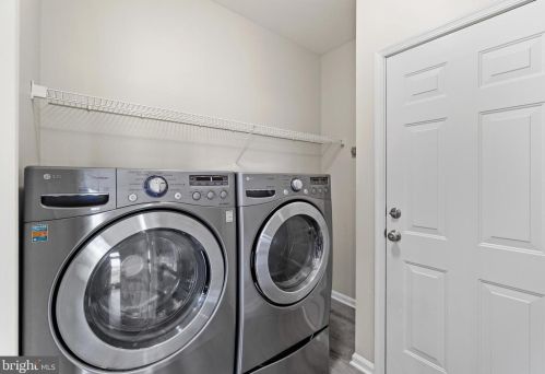 317 Baish Dr, Leesburg VA 20175-6149 exterior