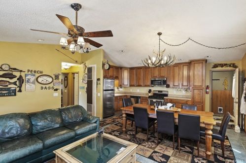 1037 Mountain View Blvd, Big Bear City CA  92314 exterior