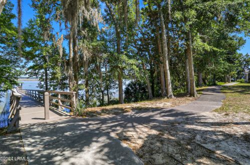 21 Bradford Ct, Beaufort SC  29902-3307 exterior