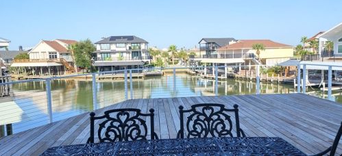 129 Quayside Dr, Galveston TX  77554-6193 exterior