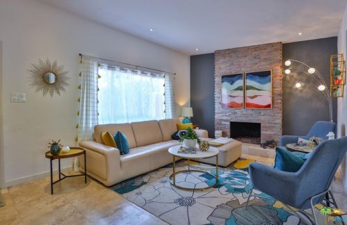 1135 Sunrise Way, Palm Springs CA  92262-5310 exterior