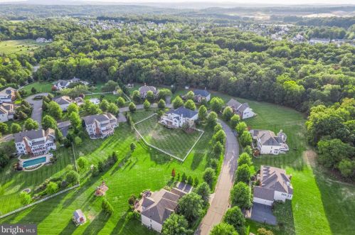 20906 Mcintosh Pl, Leesburg VA  20175-6372 exterior