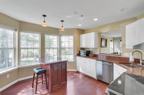 229 Sandpiper Ct, Yorktown Hgts NY  10598-1968 exterior