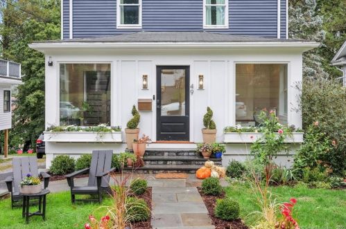 49 Palmer St, Stamford, CT 06907-2035