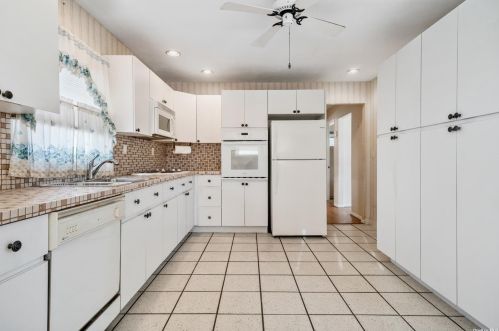 267 Hamilton Ave, North Lindenhurst NY  11757-3813 exterior