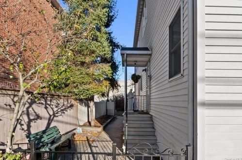 382 Pennyfield Ave, Bronx, NY 10465-3445