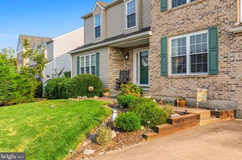 15 Oakwood Blvd, Bear, DE 19701-4119