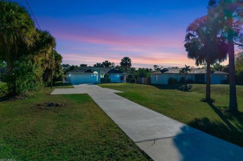 1430 11th St, Naples, FL 34117-2275