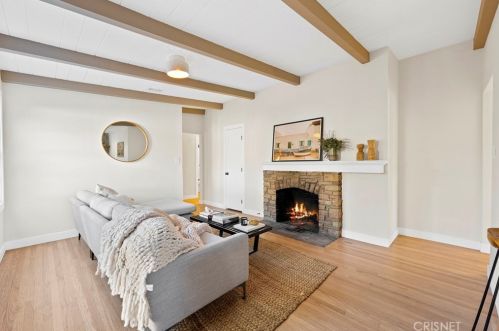 6554 Colbath Ave, Van Nuys CA  91401-1503 exterior