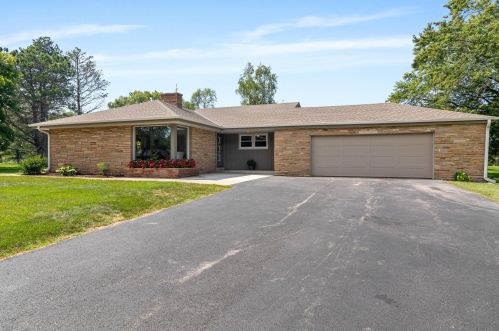 11315 Mulberry Dr, Thiensville, WI 53092-3030