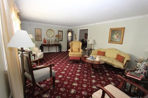 143 Longfellow Rd, Huntington, CT 06484-1647