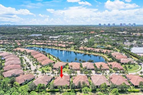 9433 Isla Bella Cir, Bonita Springs FL  34135-7276 exterior