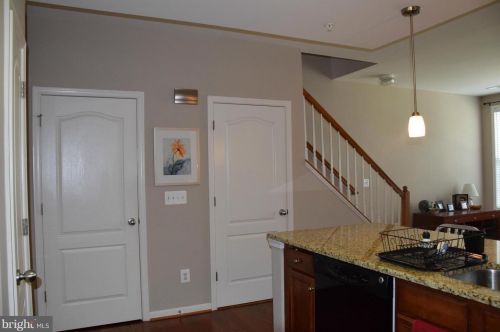 19199 Winmeade Dr, Leesburg VA  20176-6520 exterior