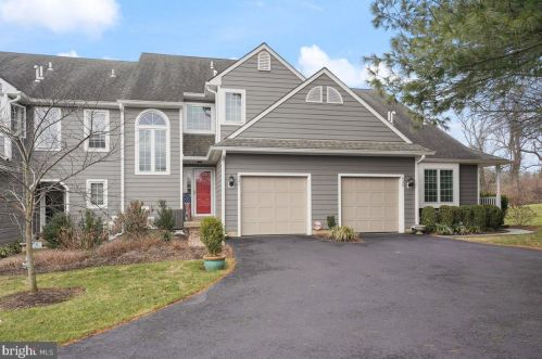 421 Village Ln, Chadds Ford, PA 19317-7317