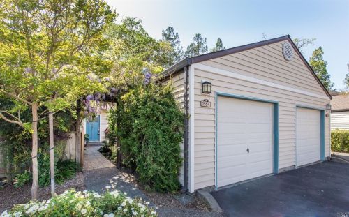 1554 Yardley St, Santa Rosa, CA 95403-2352