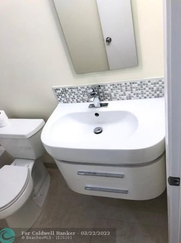 13500 1st St, Hollywood FL  33027-1618 exterior