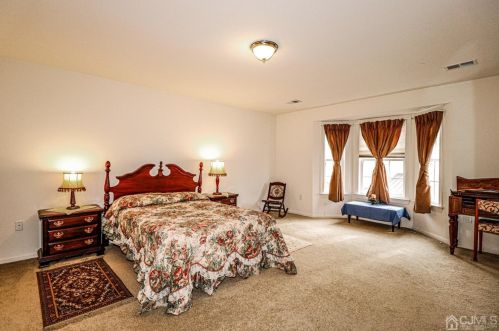 13 Ayers Ct, Metuchen NJ  08840-1172 exterior