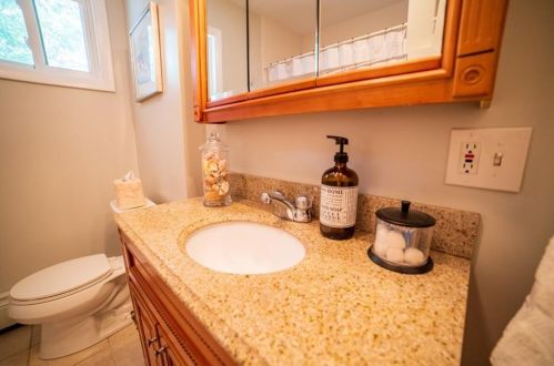 46 King Philip Rd, South Kingstown RI  02882-1102 exterior