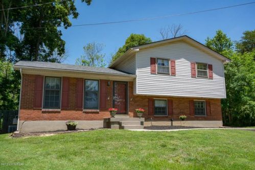 5201 Fawnwood Ln, Louisville, KY 40291-1114