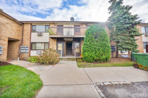 642 Cricket Ln, Woodbridge, NJ 07095-1550