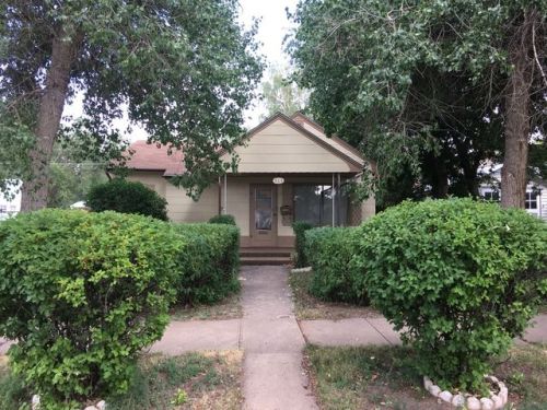 563 7th St, Laramie, WY 82072-3221