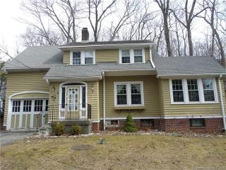 2 Reynolds Dr, Waterbury, CT 06762-2133